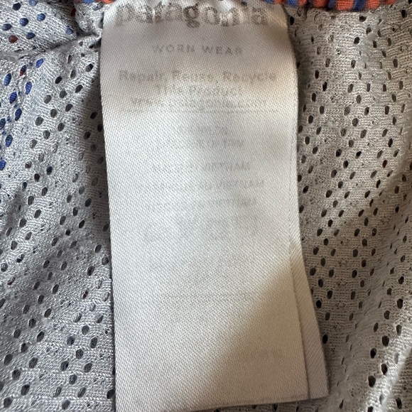 Patagonia Barely Baggies shorts aztec print - Picture 6 of 12